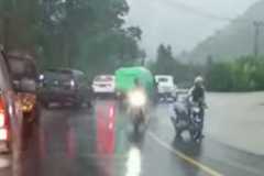 Kendaraan tertahan di trans Sulawesi akibat banjir